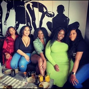 Green one sleeve dress.